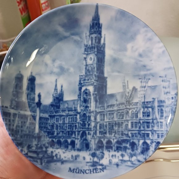 Berlin Design Porcelain Plate - Picture 2 of 3